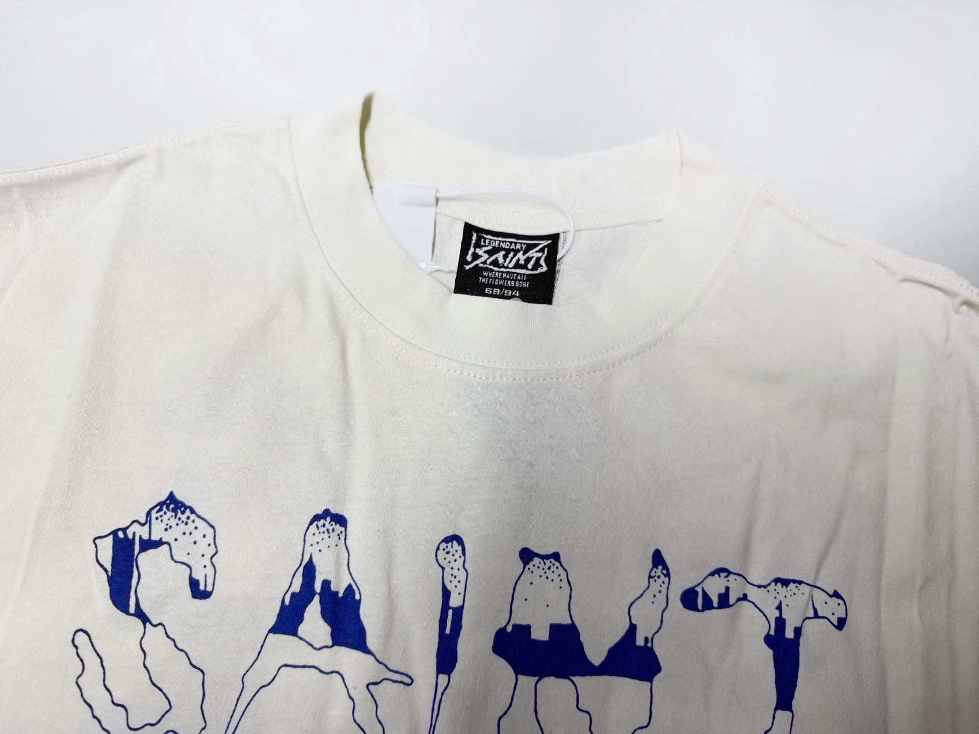 ❥8043 P116 Saint Mxxxxxx✖️BABYLON short-sleeved, off-white main tone, blue "6" + black "SAINT" and "BABYLON" words on the back, super eye-catching! There is a scarab pattern in the middle. Made of pure cotton fabric. 280g. Technology: ink printing. Size: (S-M-L-XL). Color: beige.